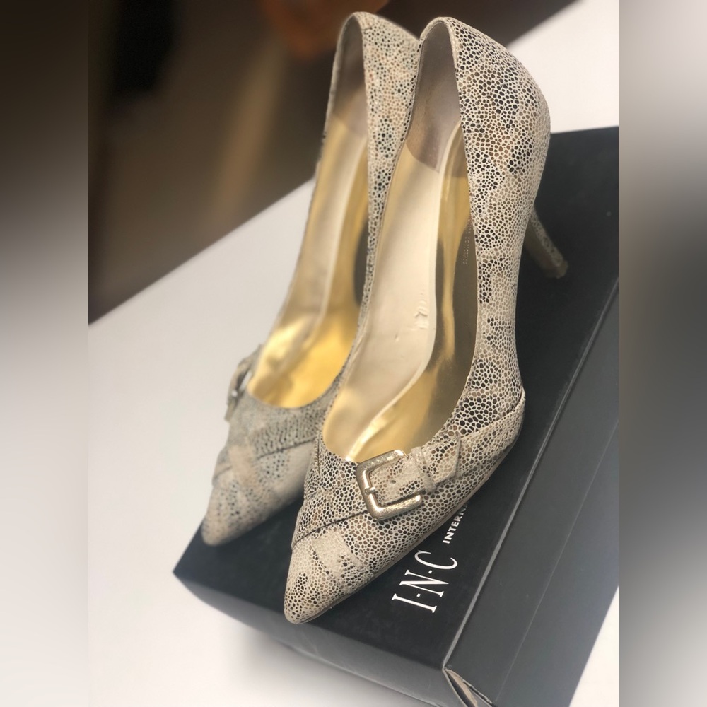 I.N.C. International Concepts Size 7M Textured Pointed-Toe Heels with Buckle